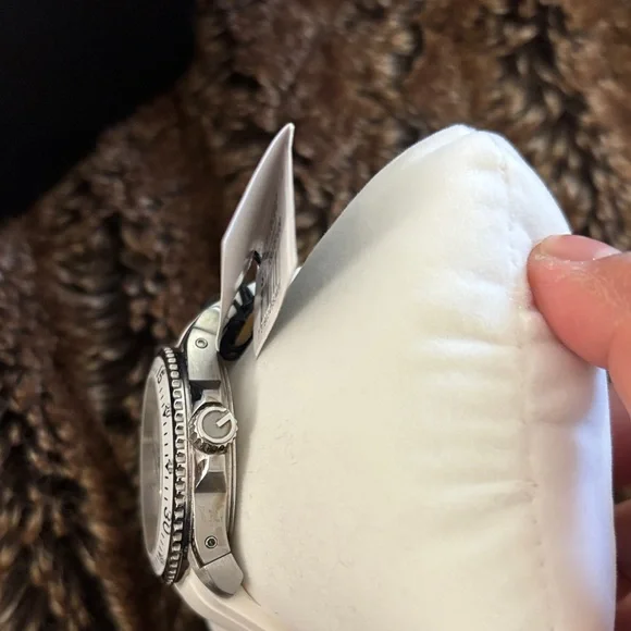 Gucci Dive style watch Silver and Men’s 40mm Timepiece